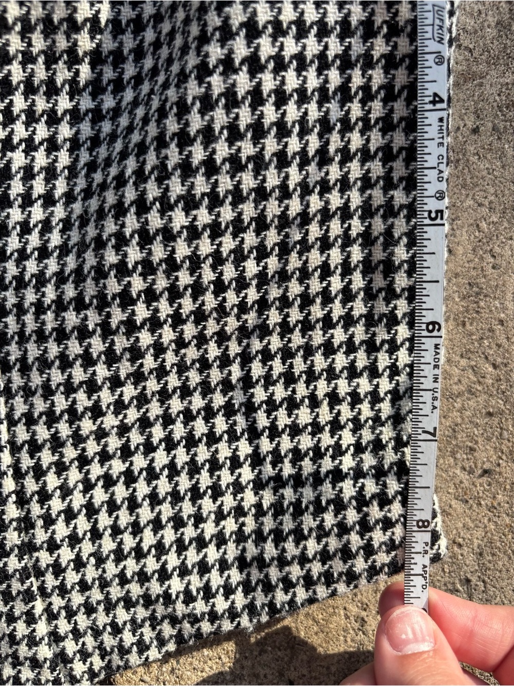 Vintage Plaid Cropped V-neck Houndstooth Button Front Vest in Black & White - Picture 8 of 10